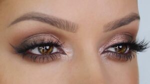 37. The Ultimate Guide to Accomplish the Perfect Smokey Eye Makeup